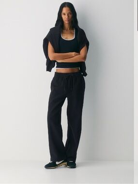 ARITZIA TNA sweatfleece /cosy boyfriend fit wide leg sweatpants - medium short